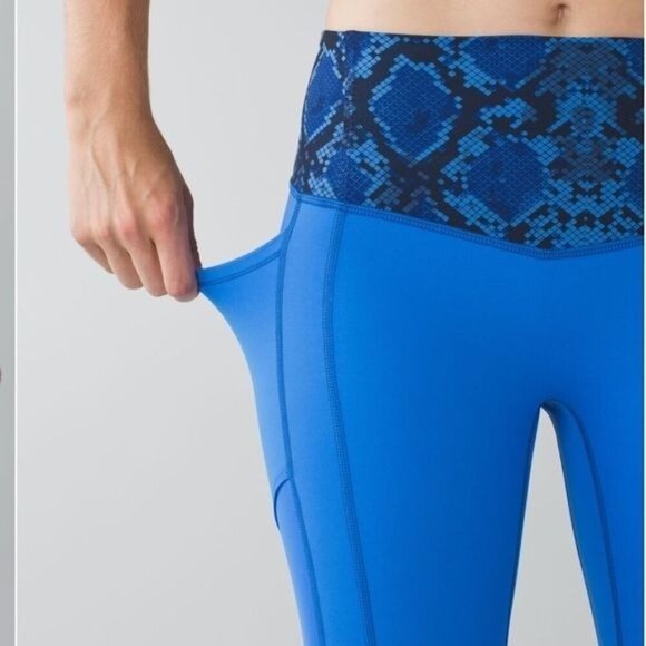 Lululemon All The Right Places Crop Pipe Dream Blue /Ziggy Snake Pipe size 4 - Picture 2 of 6